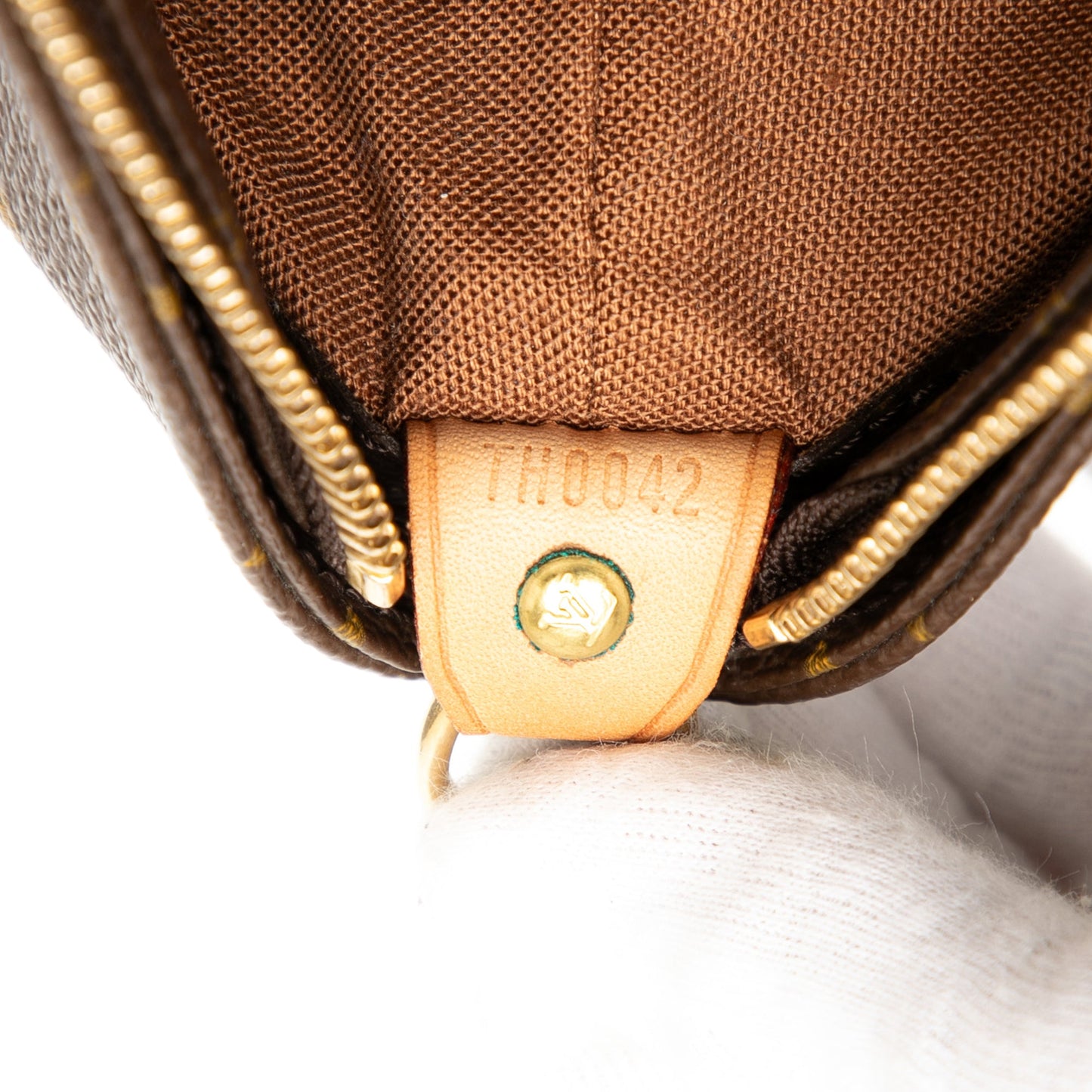 Louis Vuitton Cabas Mezzo